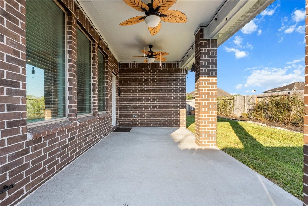 716 Westwood Drive, League City, TX 77573 A spacious patio made for weekend gatherings, outdoor dinners, and evenings spent relaxing.