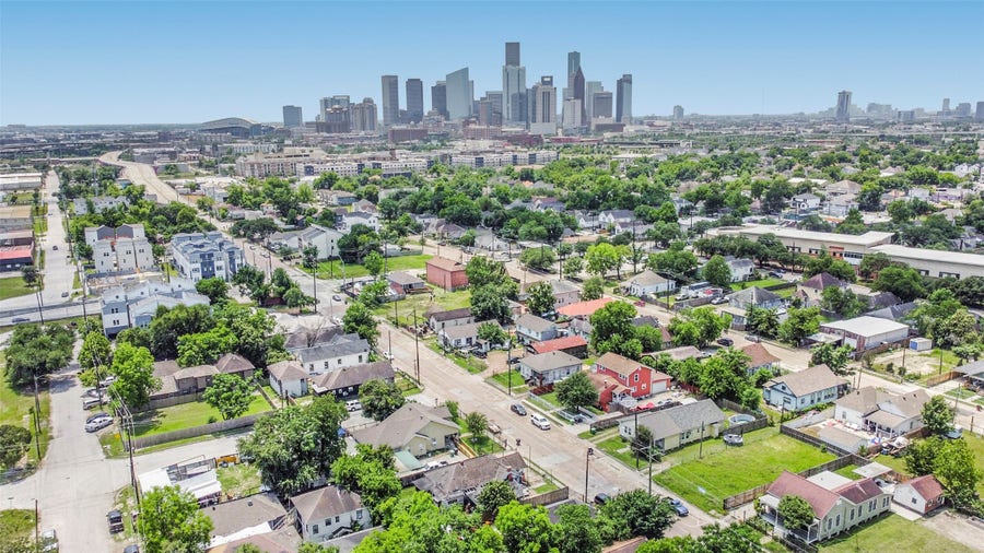 Property photo for 2020 Elysian Street, Houston, TX