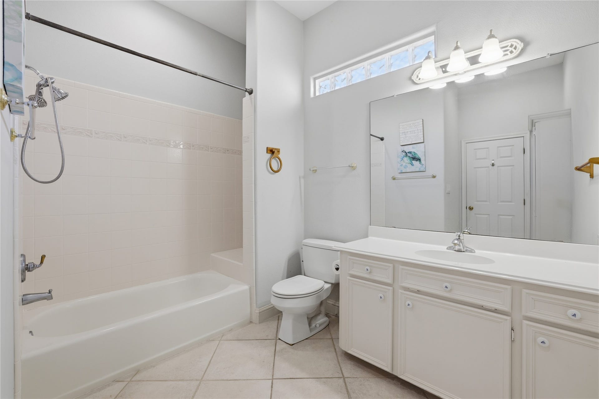 414 Westerly, Tiki Island, TX 77554 Bathroom