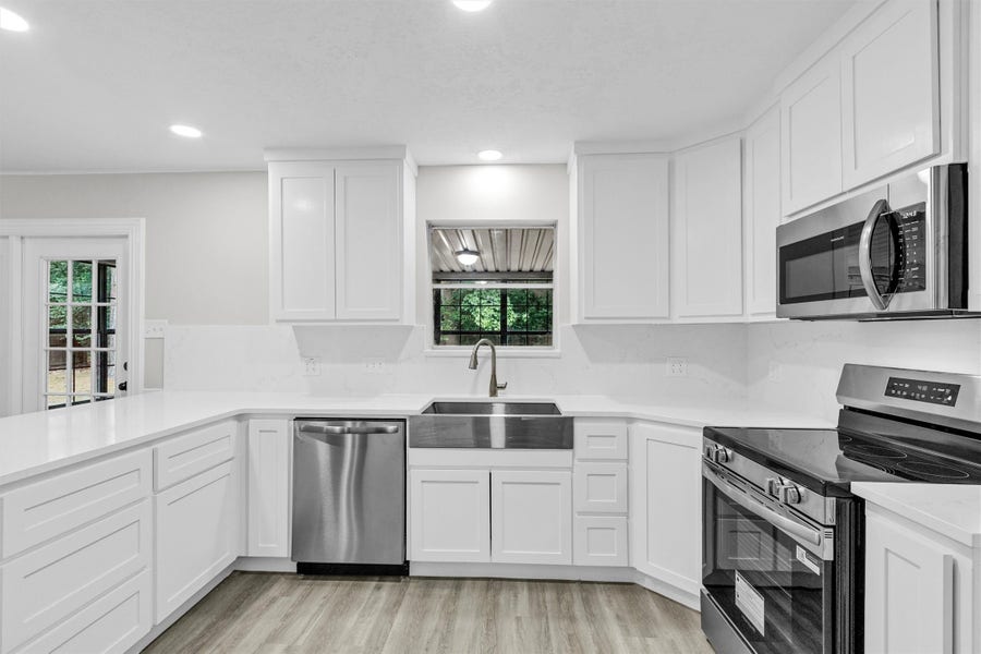 Property photo for 75 Rolling Hills Drive W, Conroe, TX