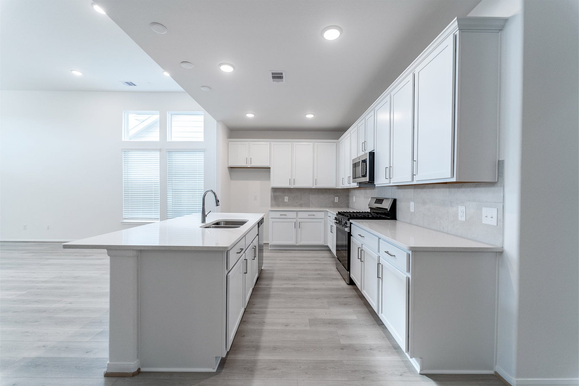 1722 Navigation Lane, Angleton, TX 77515