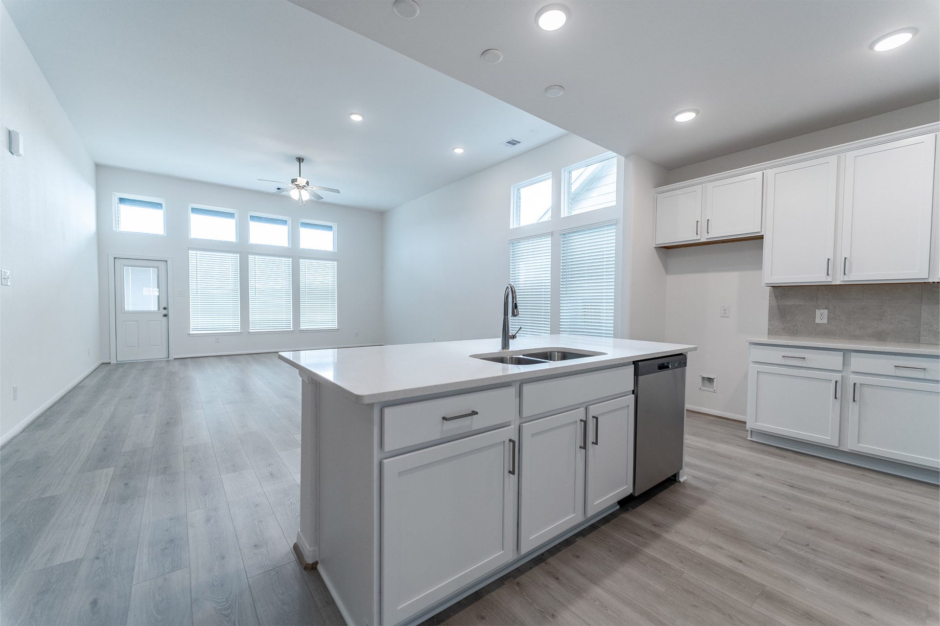 1722 Navigation Lane, Angleton, TX 77515