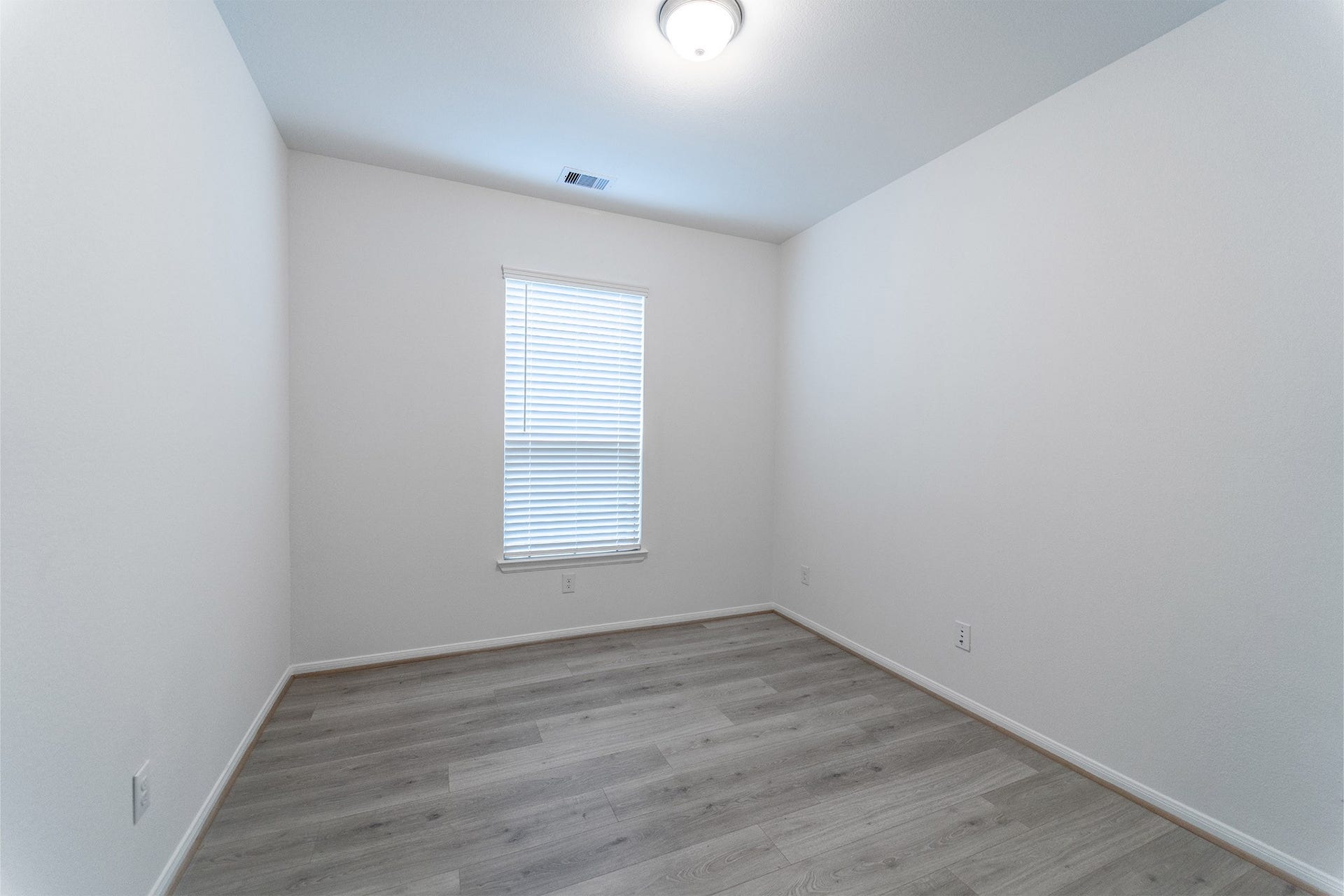 1722 Navigation Lane, Angleton, TX 77515