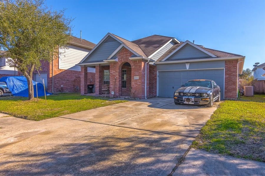 Property photo for 10303 Mills Run Drive, Houston, TX