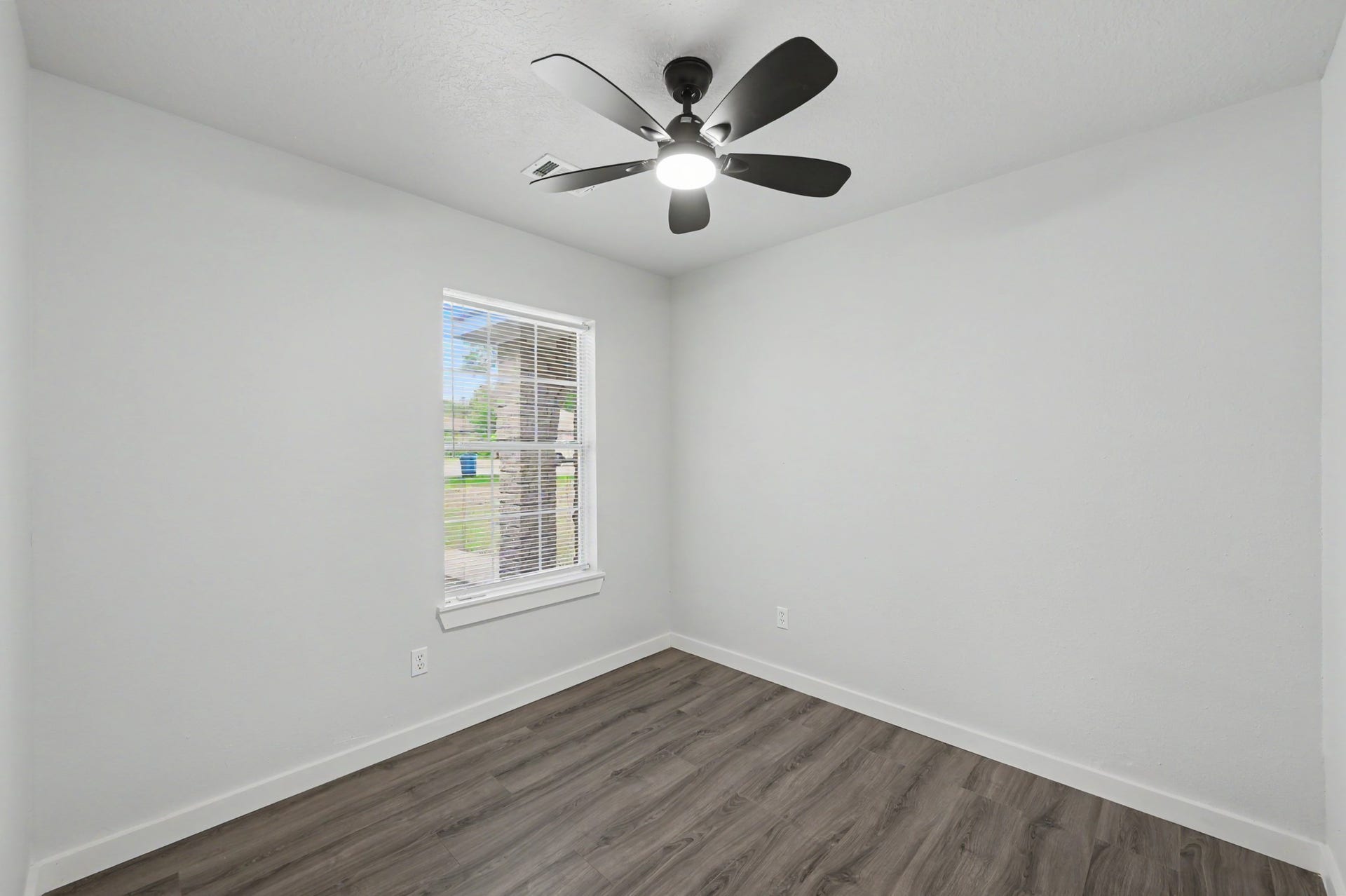 5540 N Buffalo Cir, Willis, TX 77378