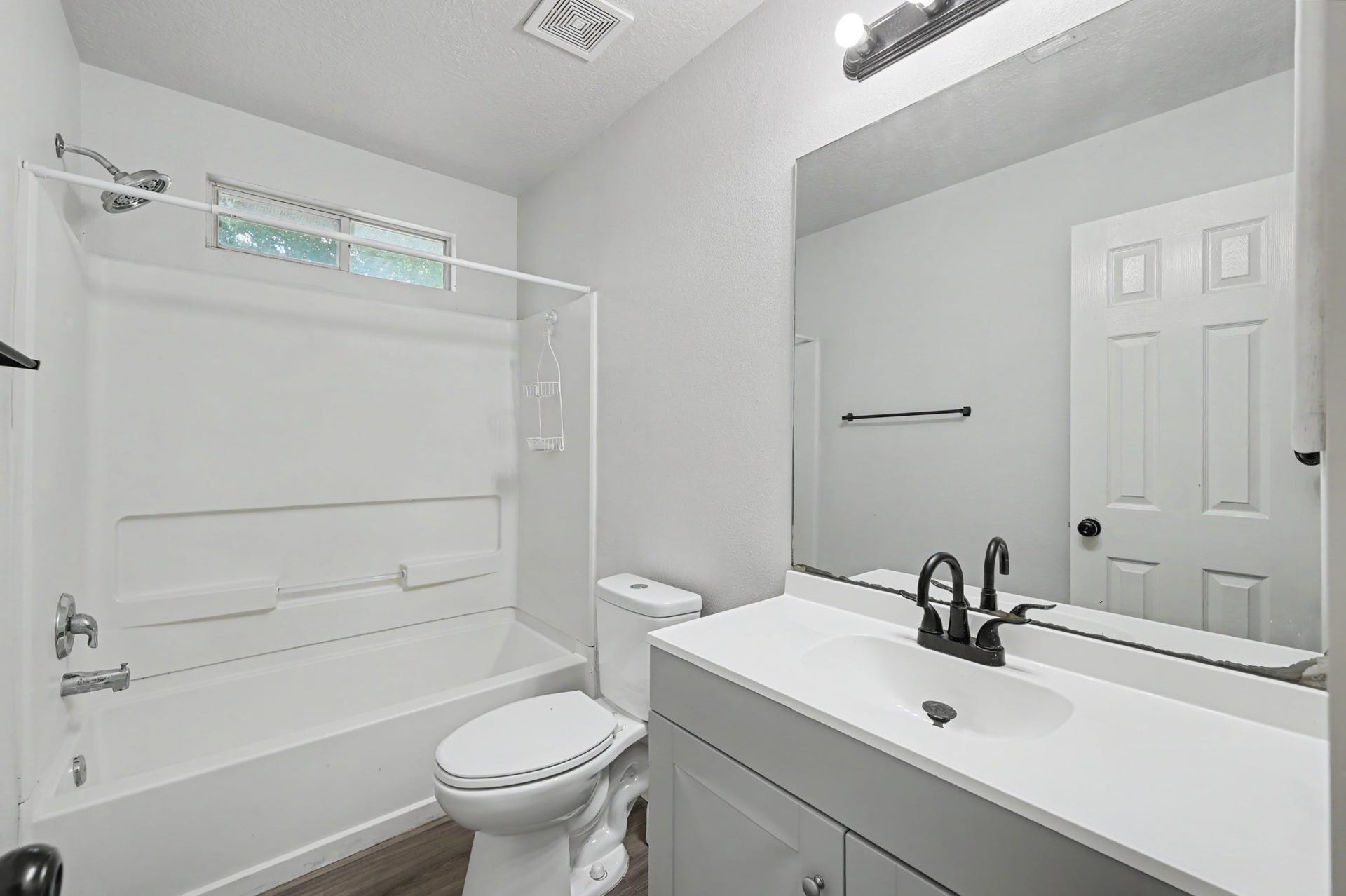 Full Secondary Bathroom