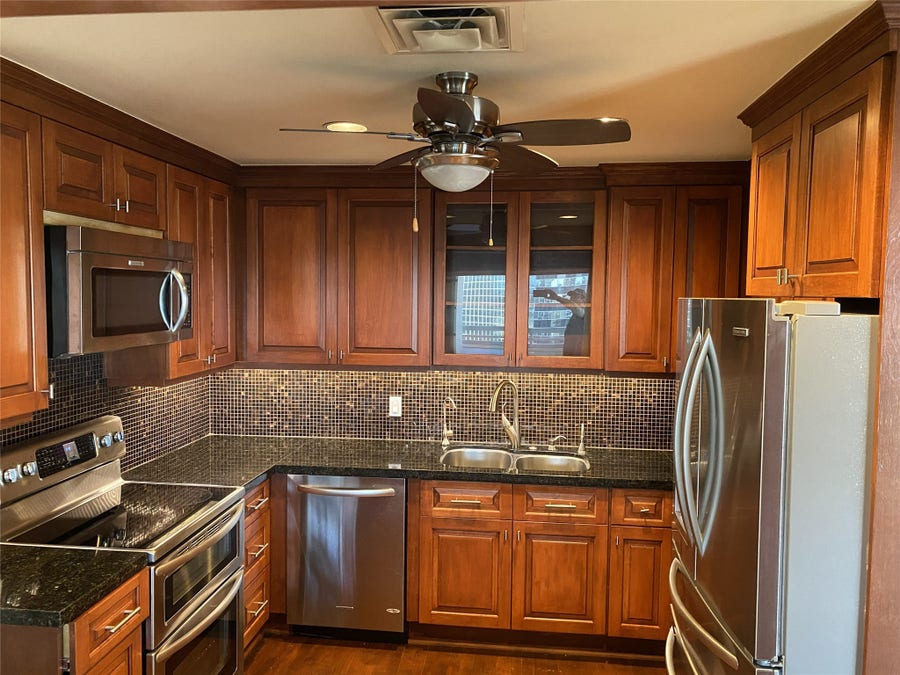 Property photo for 14 Greenway Plaza, #13R, Houston, TX