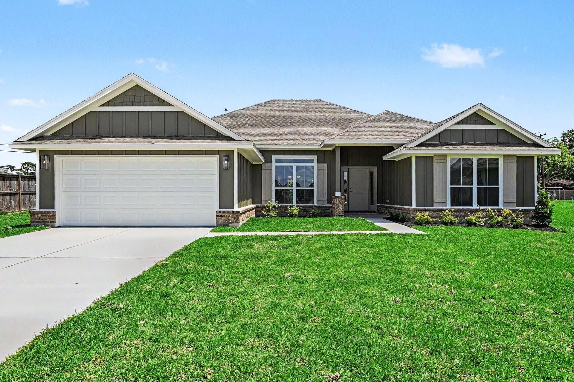 10 Greystone Court, Angleton, TX 77515 10 Greystone Court, Angleton, TX 77515