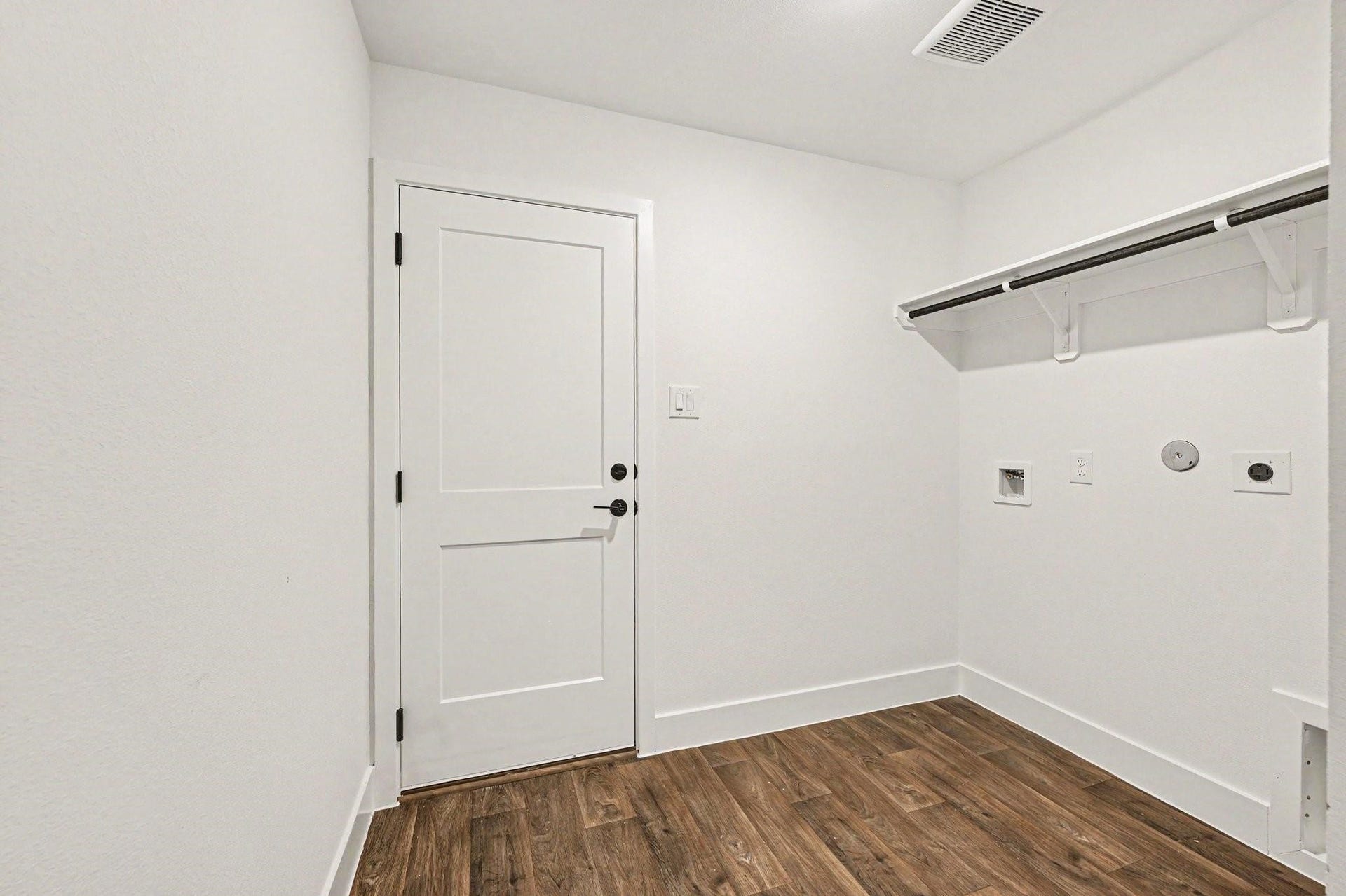 10 Greystone Court, Angleton, TX 77515 10 Greystone Court, Angleton, TX 77515