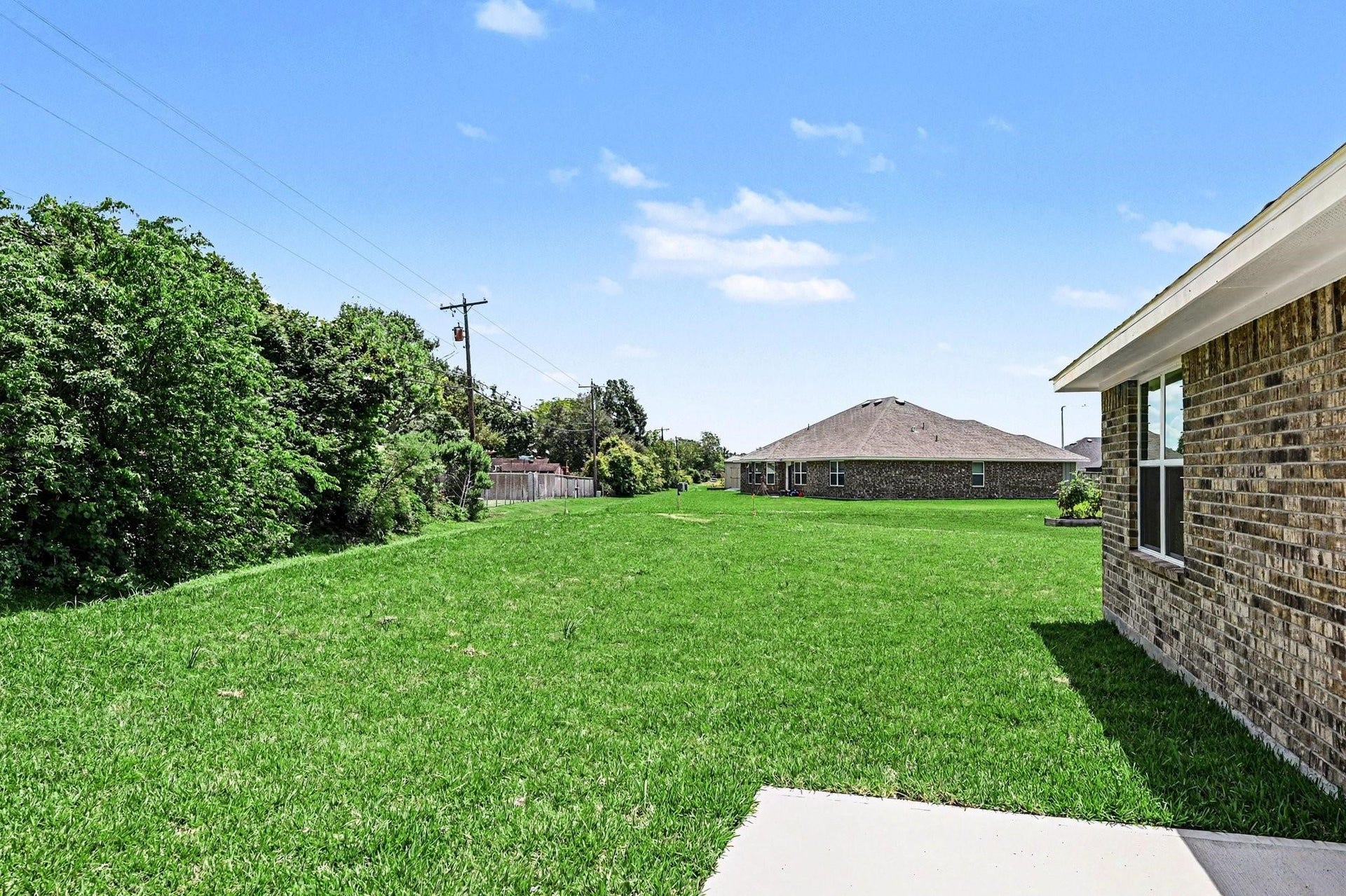 10 Greystone Court, Angleton, TX 77515 10 Greystone Court, Angleton, TX 77515