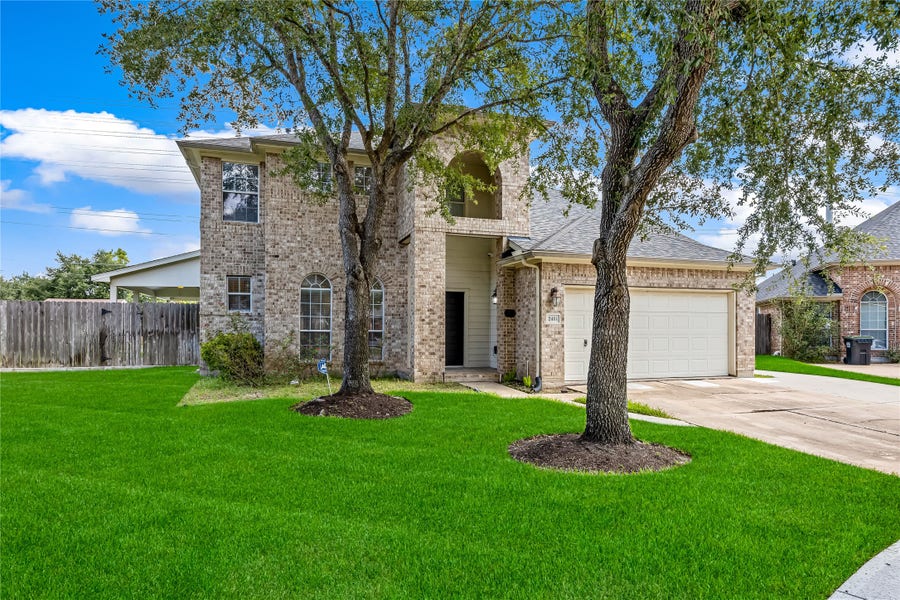 Property photo for 2401 Fastwater Creek Court, Pearland, TX