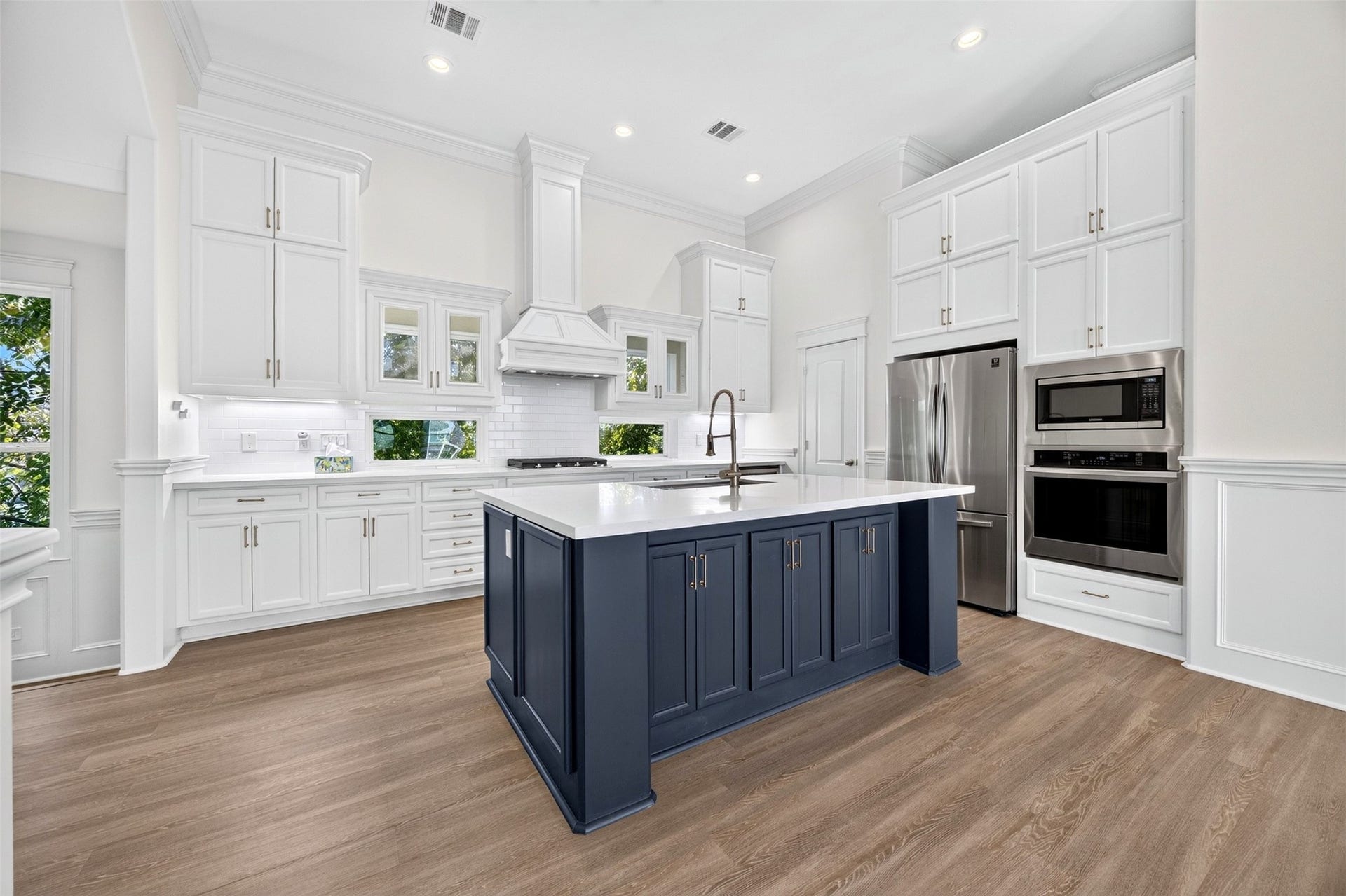 2121 Bidwell Drive, Houston, TX 77018