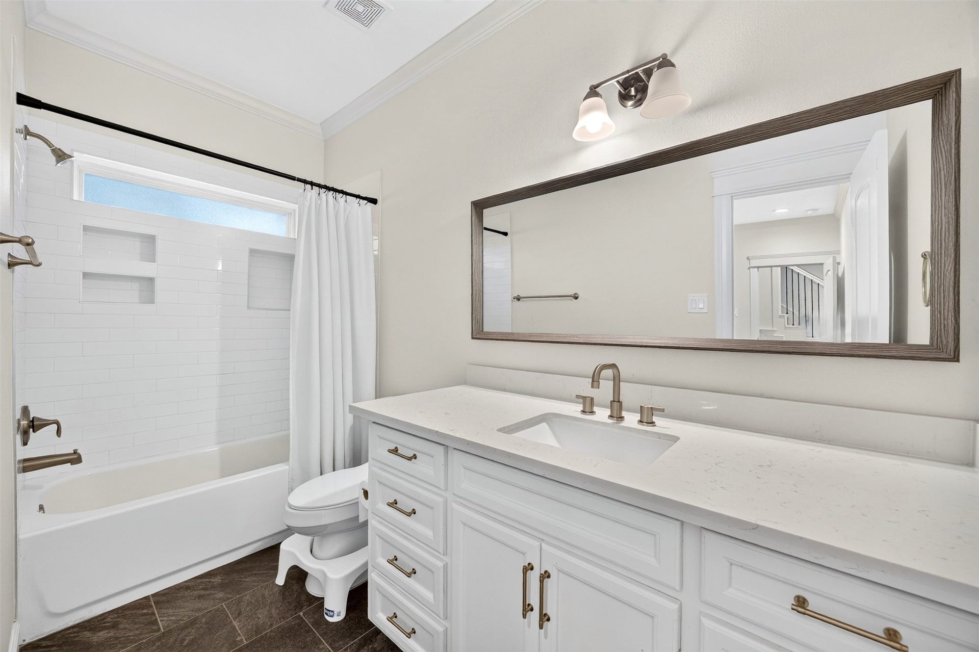 2121 Bidwell Drive, Houston, TX 77018