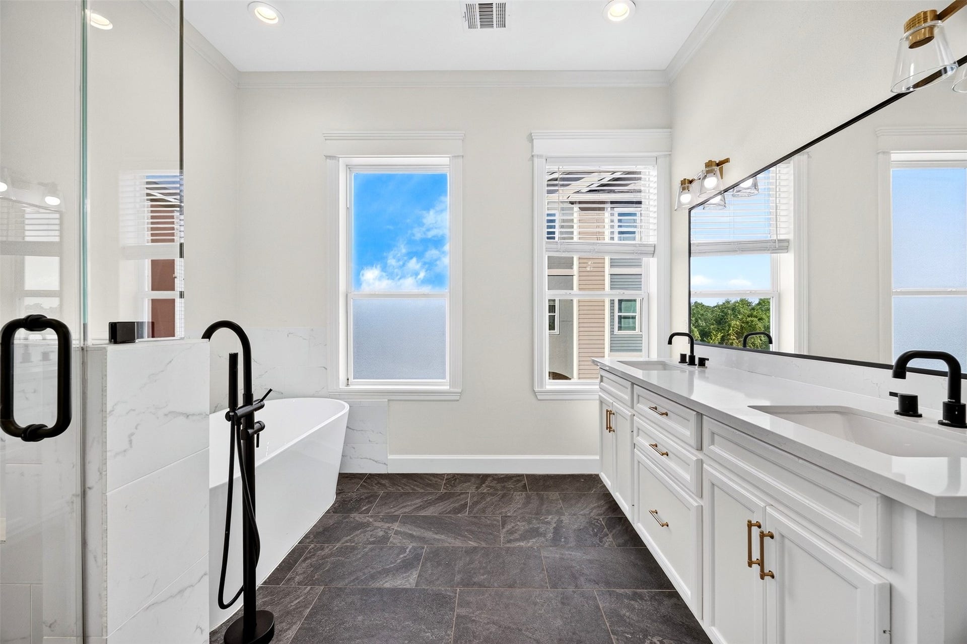 2121 Bidwell Drive, Houston, TX 77018