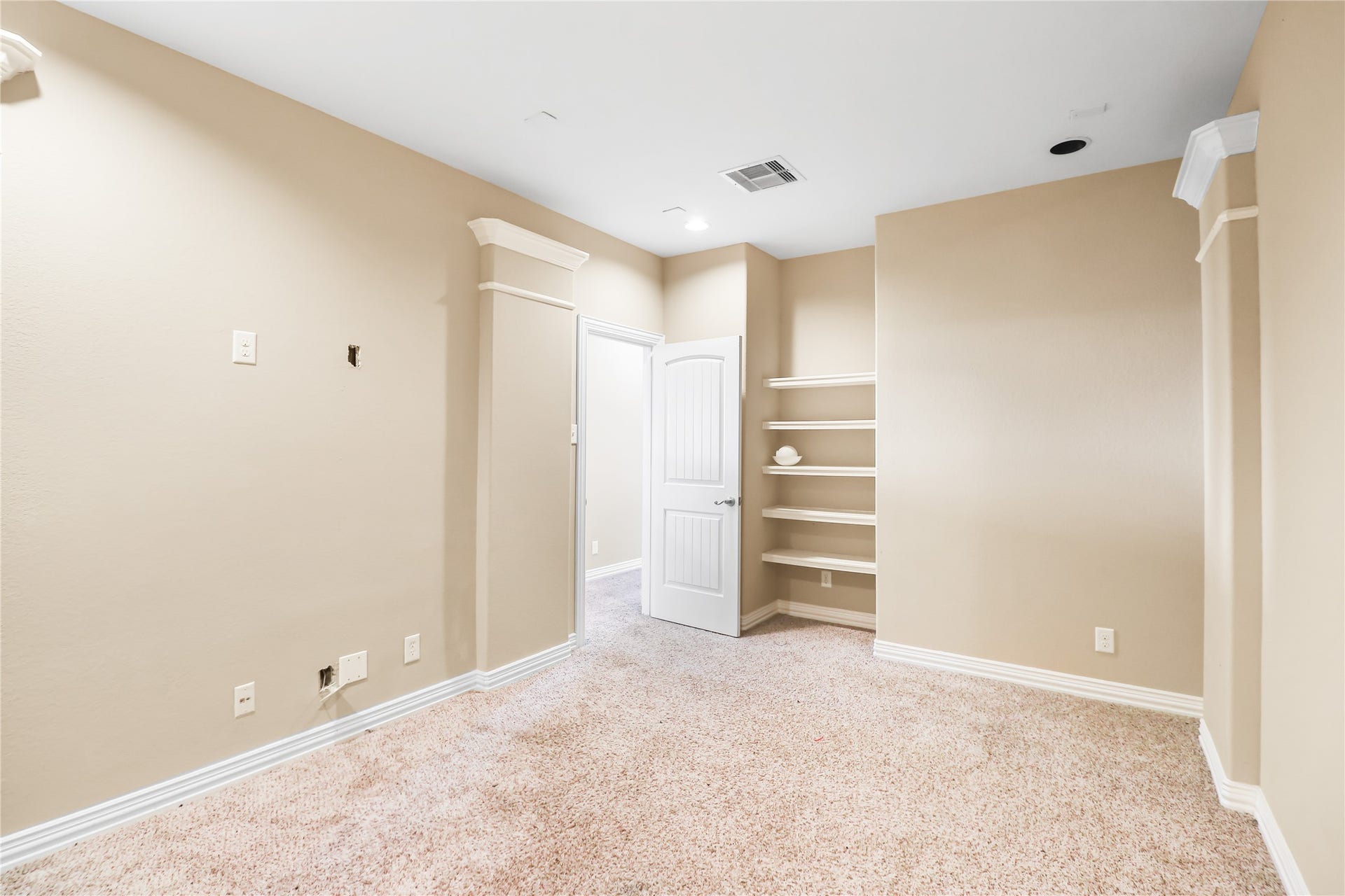 31603 Dunham Lake Drive, Hockley, TX 77447 Dedicated media room to make into your personal theater.