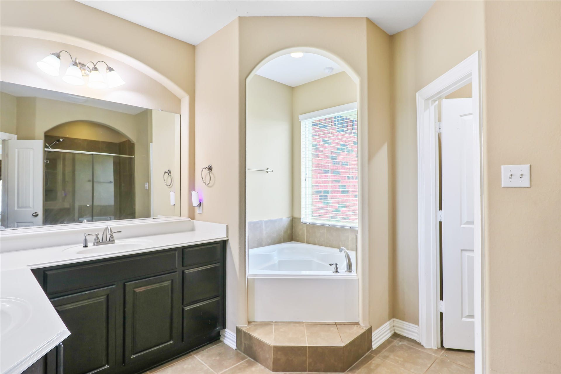 31603 Dunham Lake Drive, Hockley, TX 77447 Dual sinks in Primary Bath with tub and shower.