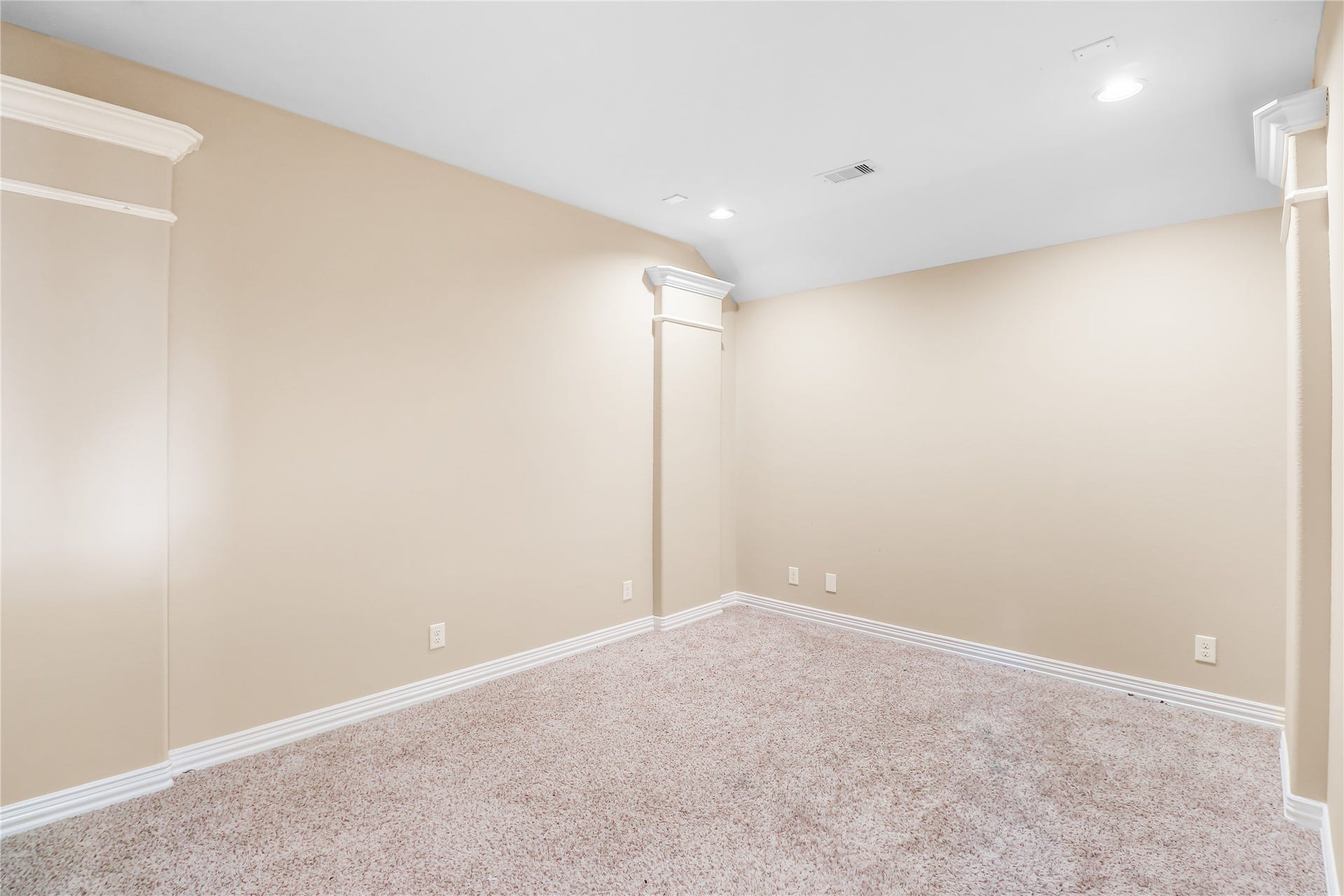 31603 Dunham Lake Drive, Hockley, TX 77447 Dedicated media room to make into your personal theater.