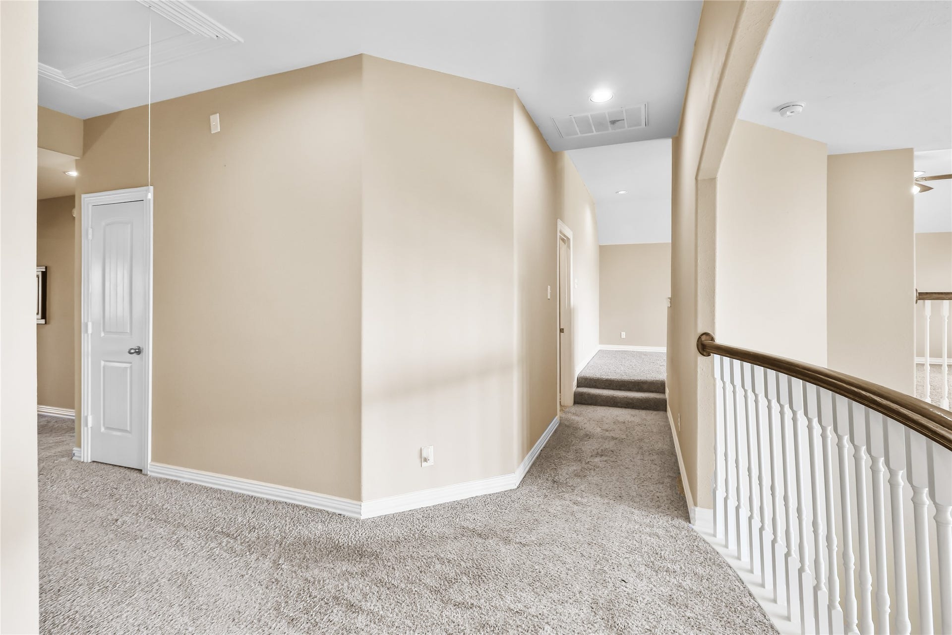 31603 Dunham Lake Drive, Hockley, TX 77447 Ample walking space upstairs.