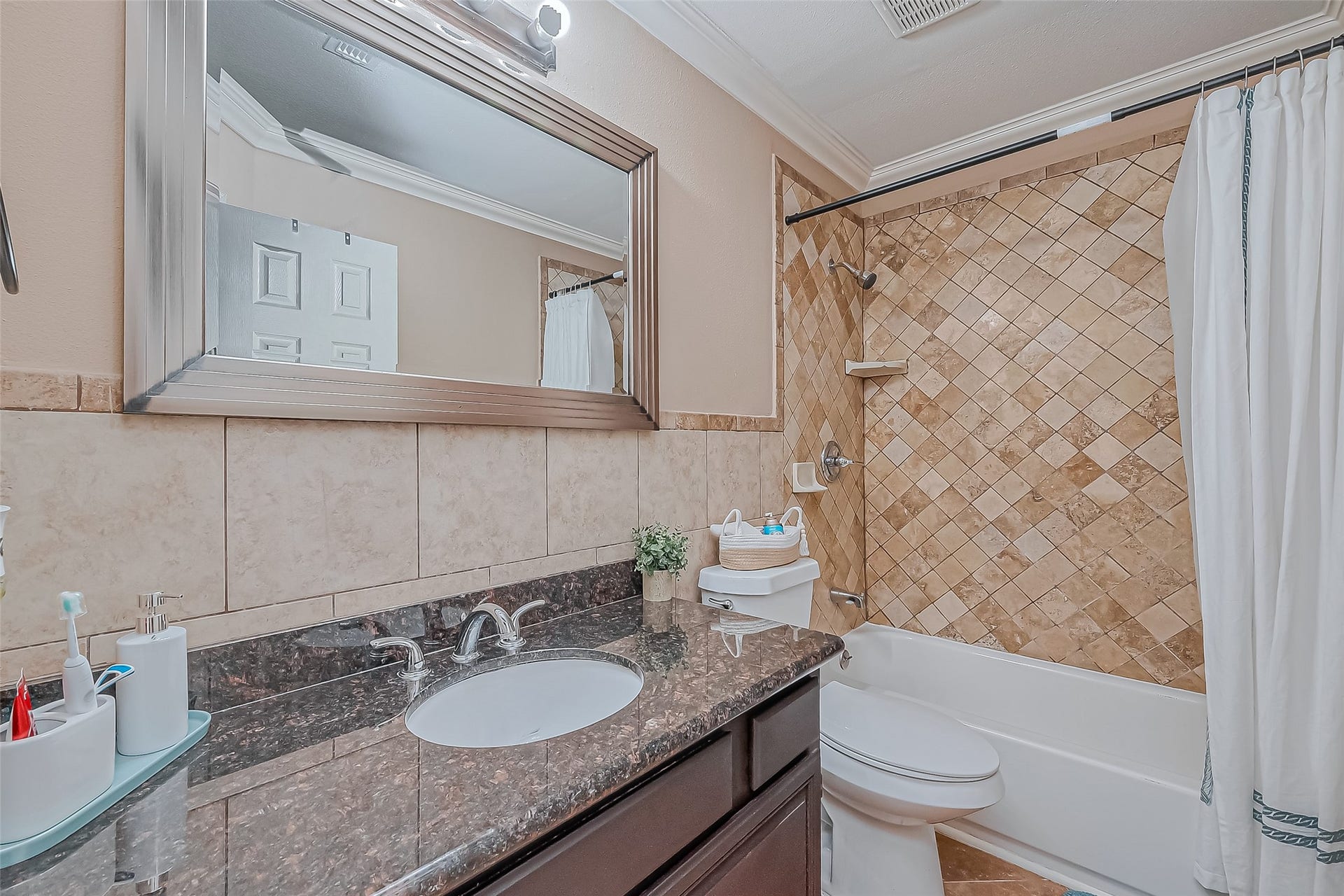 2nd level full bath