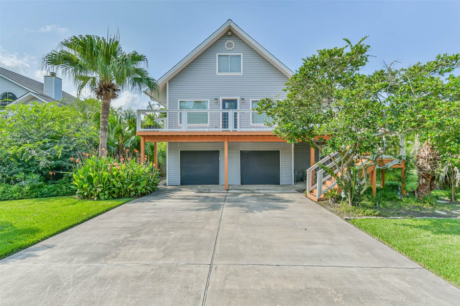 Property photo for 208 Baywood Street, Shoreacres, TX