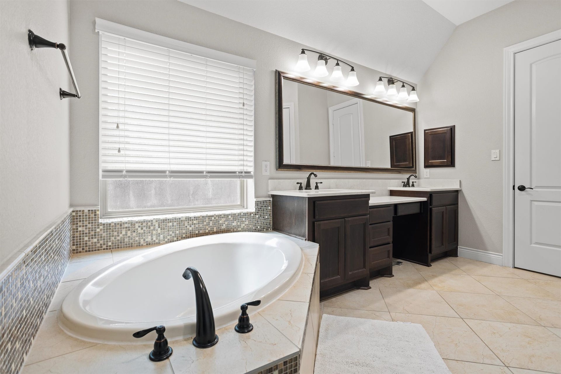130 Diamond Back Lane, Montgomery, TX 77316