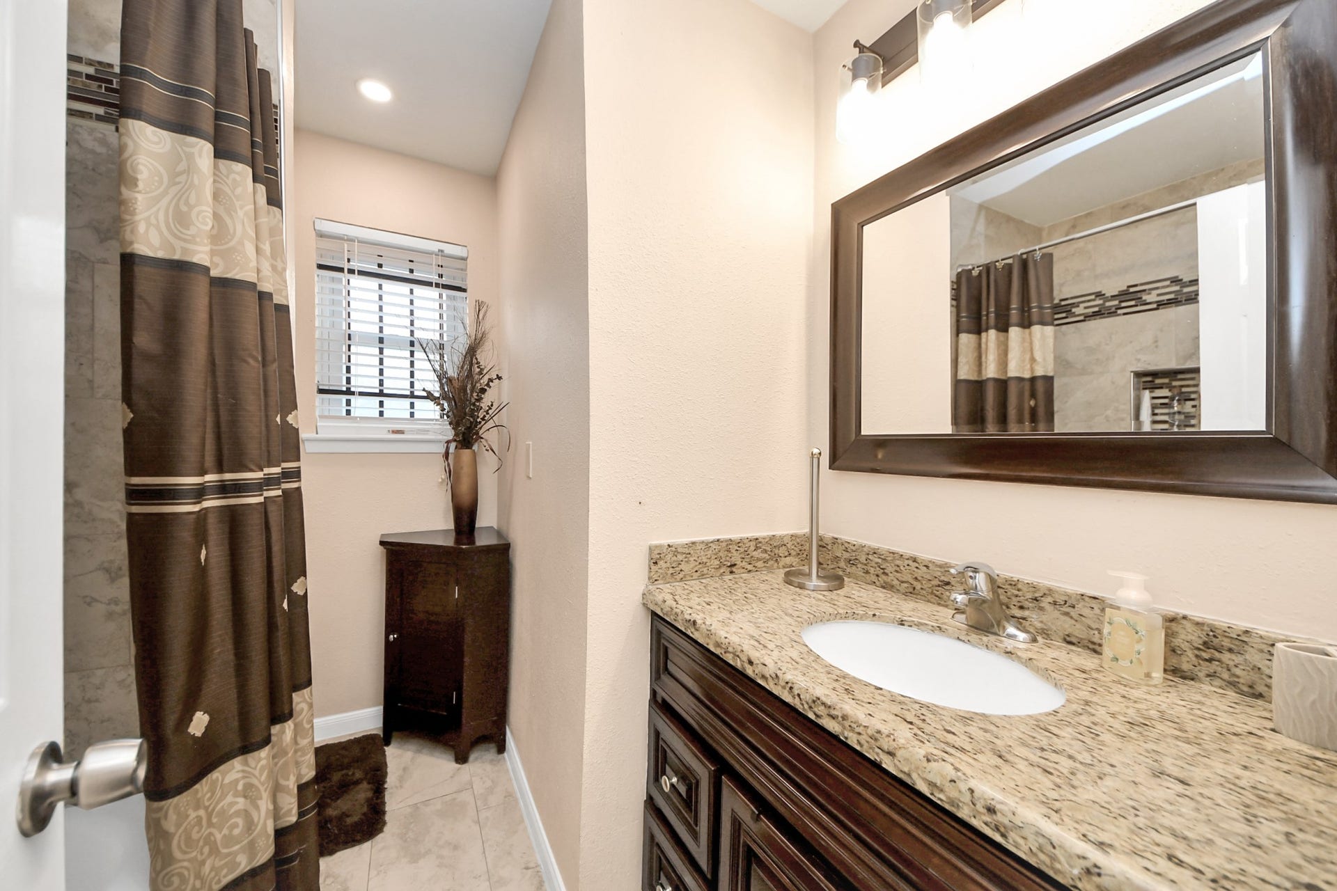 1930 Deerhurst Lane, Houston, TX 77088 1930 Deerhurst Lane, Houston, TX 77088