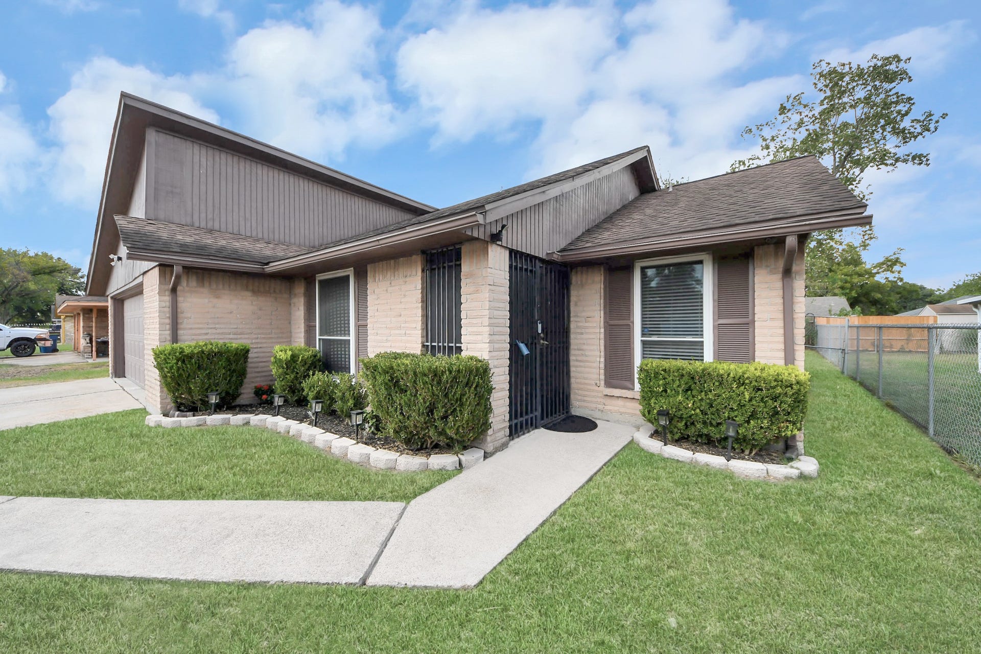 1930 Deerhurst Lane, Houston, TX 77088 1930 Deerhurst Lane, Houston, TX 77088
