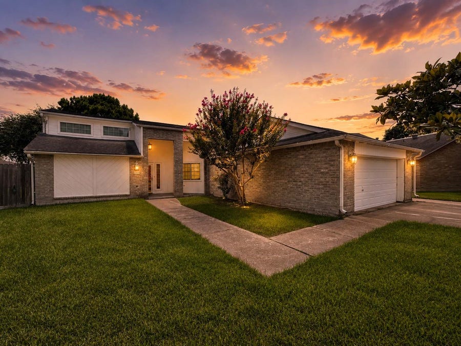 Property photo for 2109 E Linwood Oaks Street, Pearland, TX