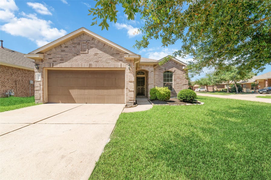 Property photo for 18302 Redoak Manor Lane, Cypress, TX