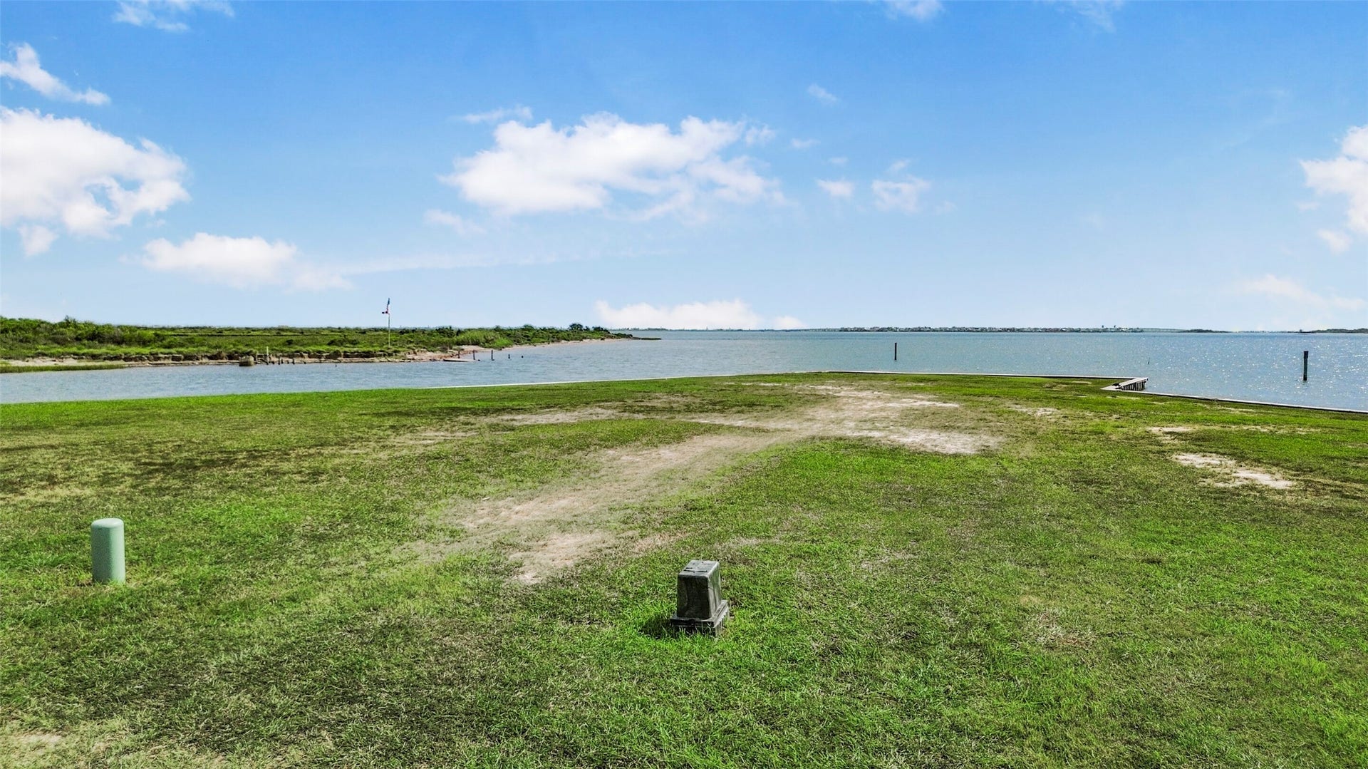 22 Fleming, Hitchcock, TX 77563 Another perspective of the canal front homesite showcases the open space available for your future custom build. Create a home designed around water views, outdoor living and easy boating access.