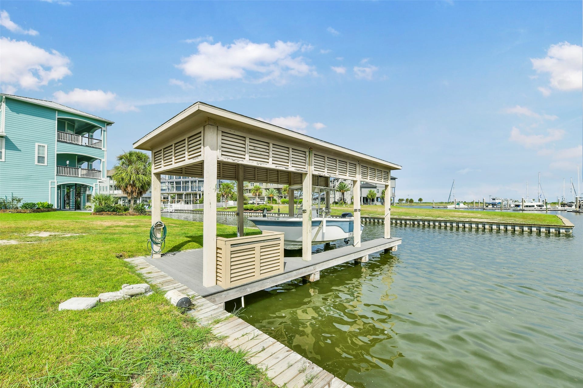 22 Fleming, Hitchcock, TX 77563 From the marina and waterways to the community amenities, HarborWalk offers much more than a place to build. It is an opportunity to create a lifestyle centered around the water, boating and the Texas Gulf Coast.