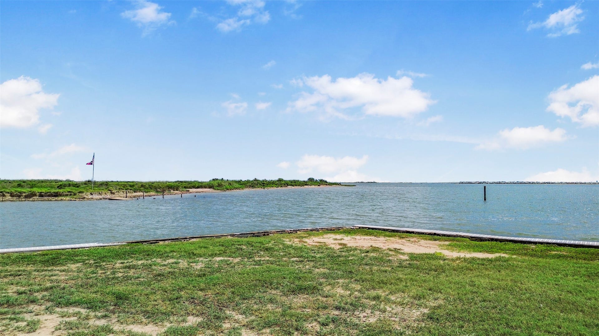 22 Fleming, Hitchcock, TX 77563 Cleared and ready for your vision, this HarborWalk lot offers a waterfront setting in one of the area's established gated boating communities. The existing boatlift lets you start enjoying the water before construction even begins.