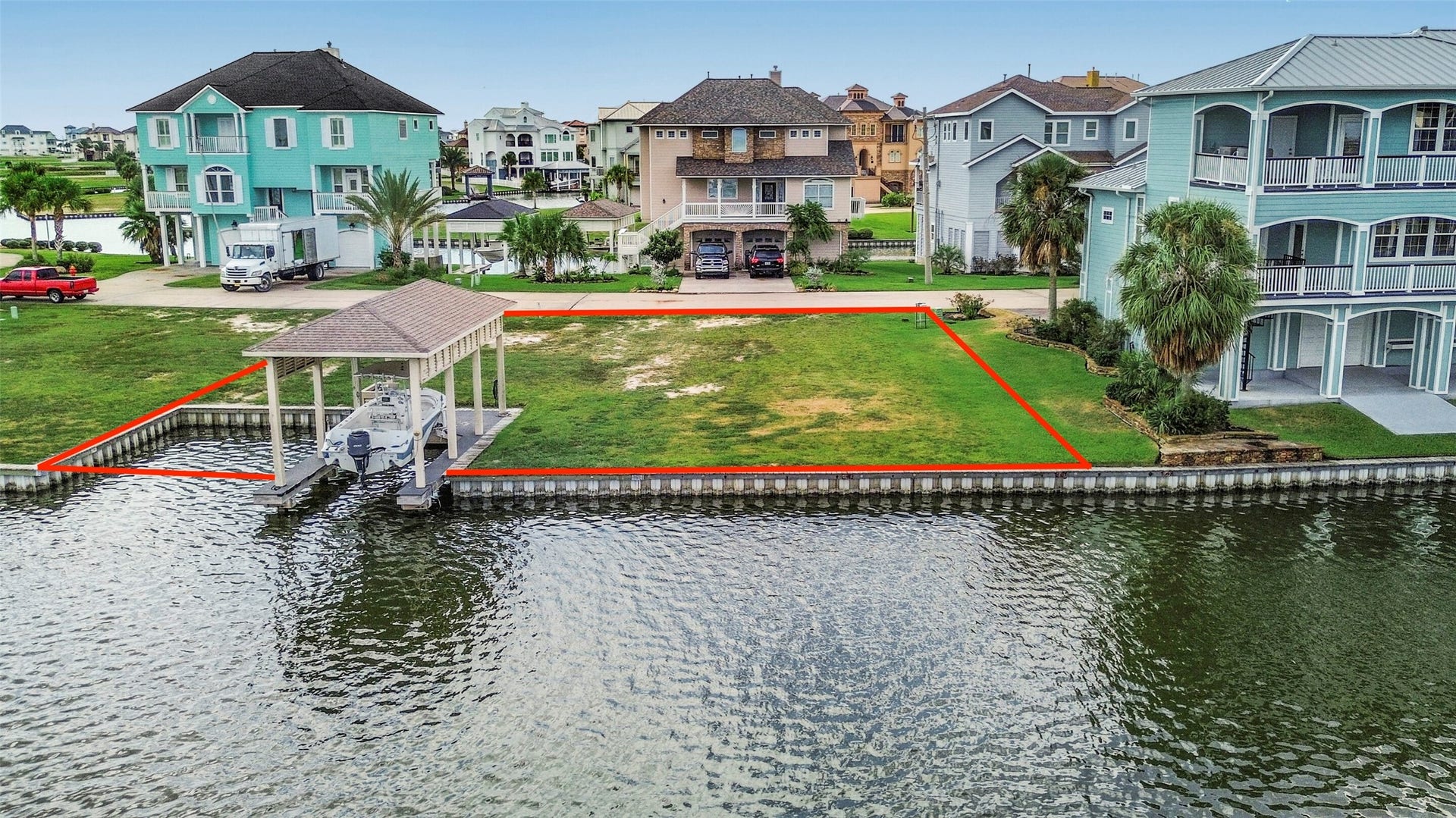 22 Fleming, Hitchcock, TX 77563 Wide open views highlight the natural coastal setting surrounding HarborWalk. Here, boating, fishing and relaxing by the water can become part of your everyday routine.