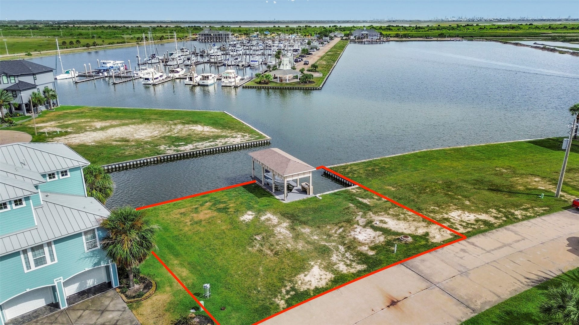 22 Fleming, Hitchcock, TX 77563 Positioned along the canal, this waterfront homesite puts boating right outside your future back door. Bring your own custom builder or explore HarborWalks preferred builder options.
