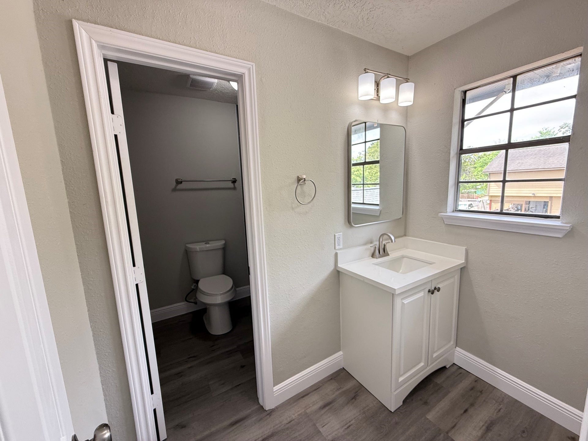 6813 N Wayside Drive, Houston, TX 77028 6813 N Wayside Drive, Houston, TX 77028
