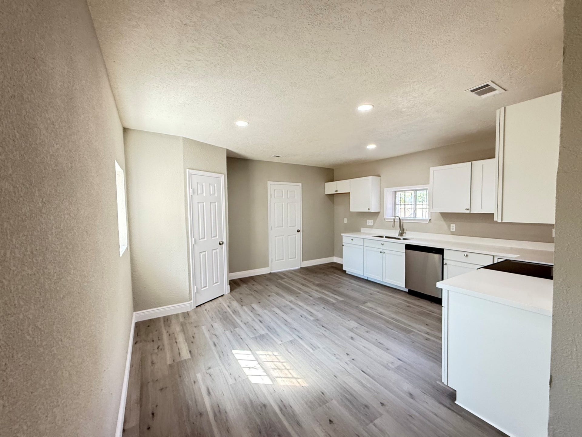 6813 N Wayside Drive, Houston, TX 77028 6813 N Wayside Drive, Houston, TX 77028