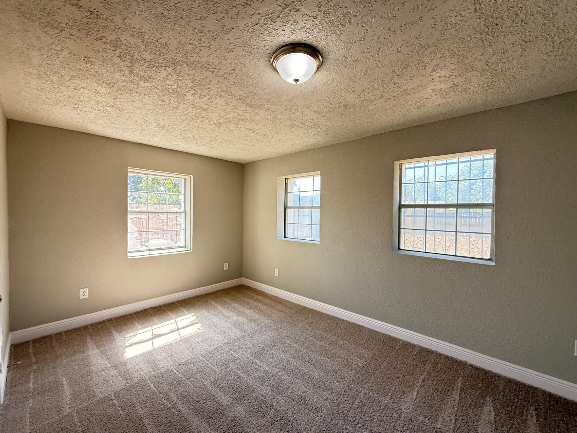 6813 N Wayside Drive, Houston, TX 77028 6813 N Wayside Drive, Houston, TX 77028