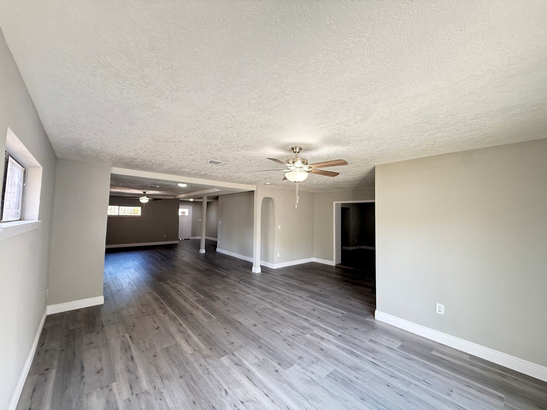 6813 N Wayside Drive, Houston, TX 77028 6813 N Wayside Drive, Houston, TX 77028
