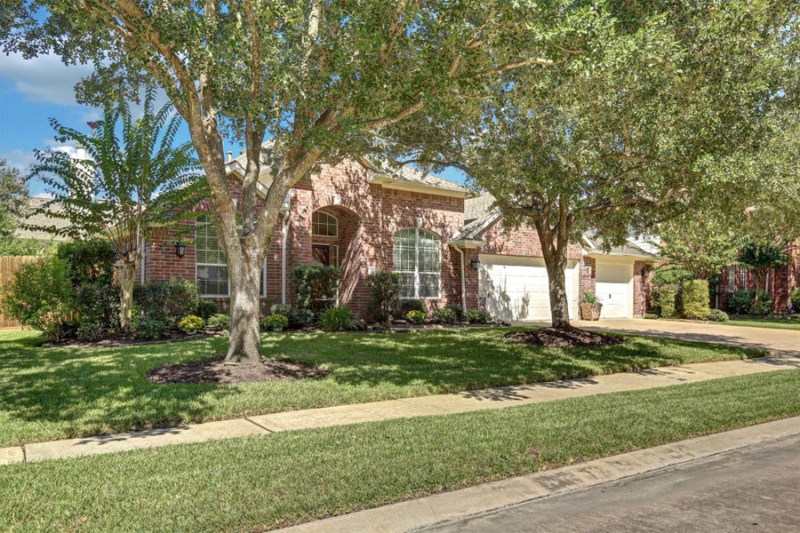 Property photo for 2911 Amber Hill Trail, Pearland, TX