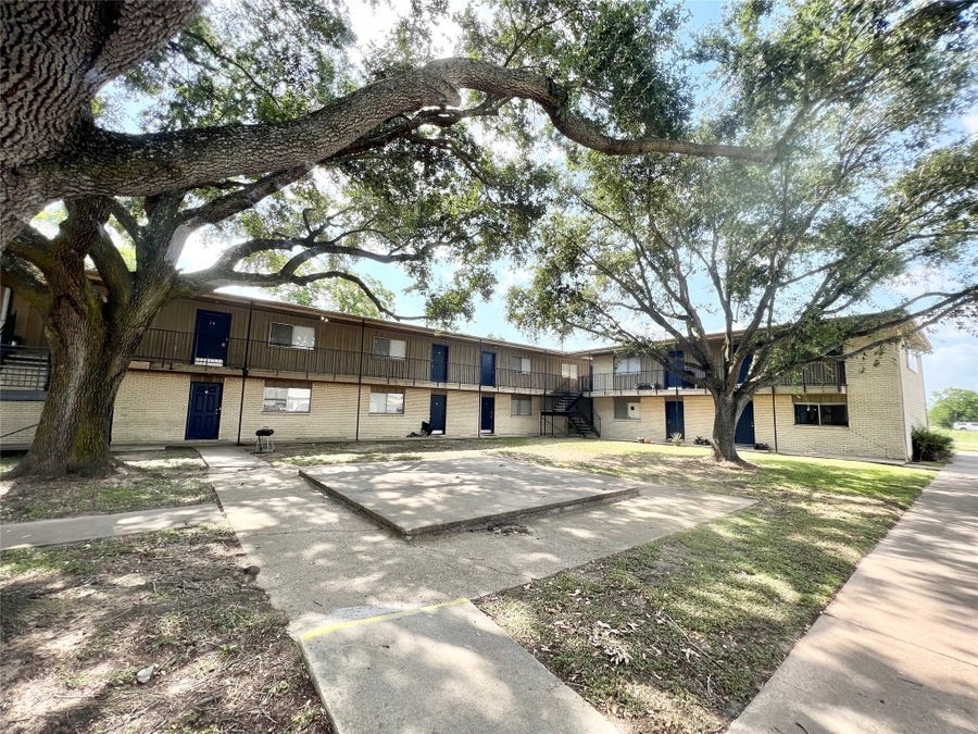 Property photo for 201 S Kaysie Street, #17, Angleton, TX