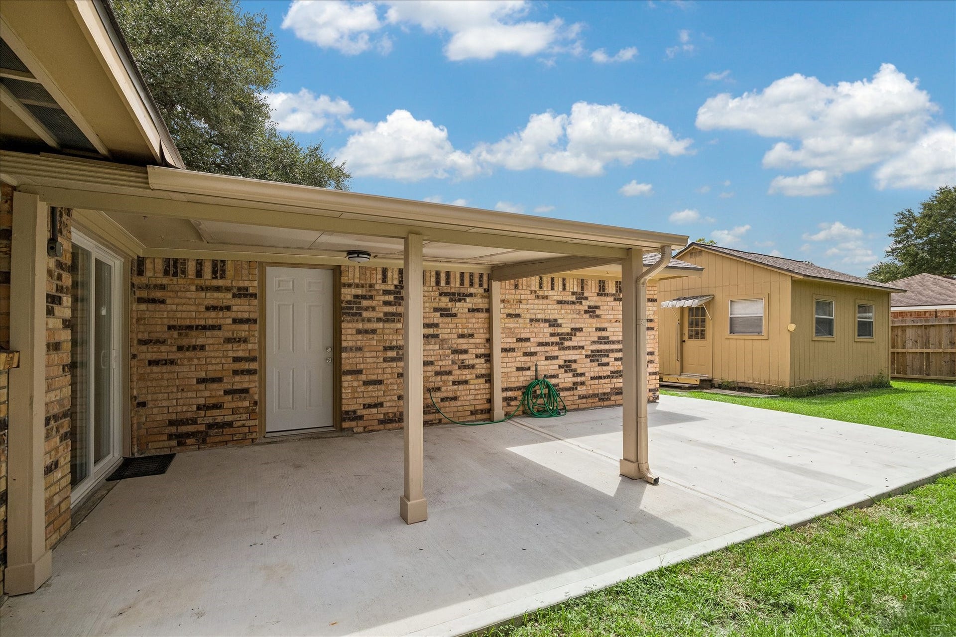 4802 Elm Street, Pearland, TX 77581 4802 Elm Street, Pearland, TX 77581