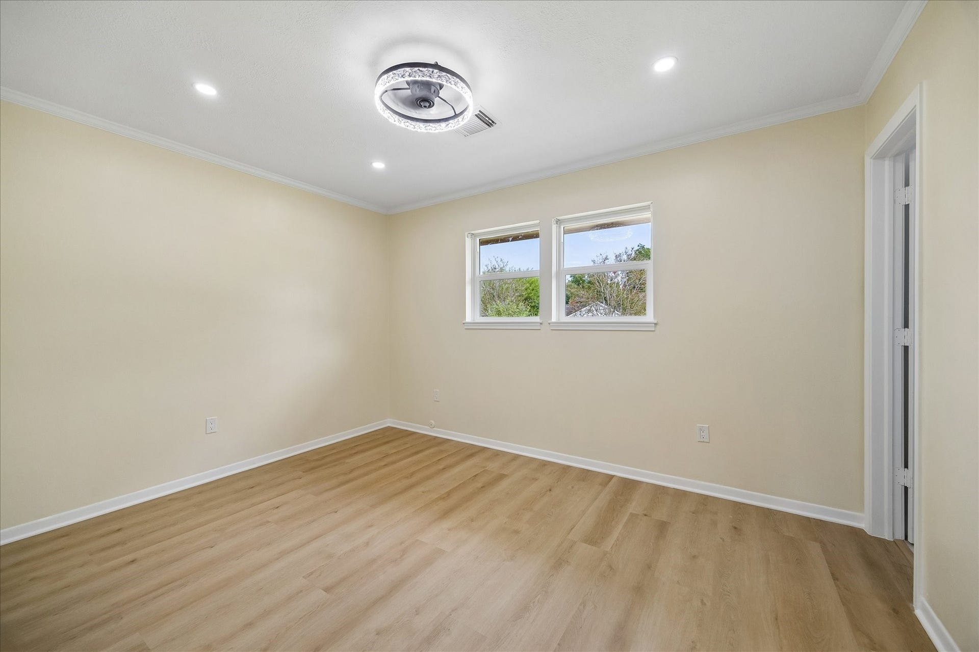4802 Elm Street, Pearland, TX 77581 4802 Elm Street, Pearland, TX 77581