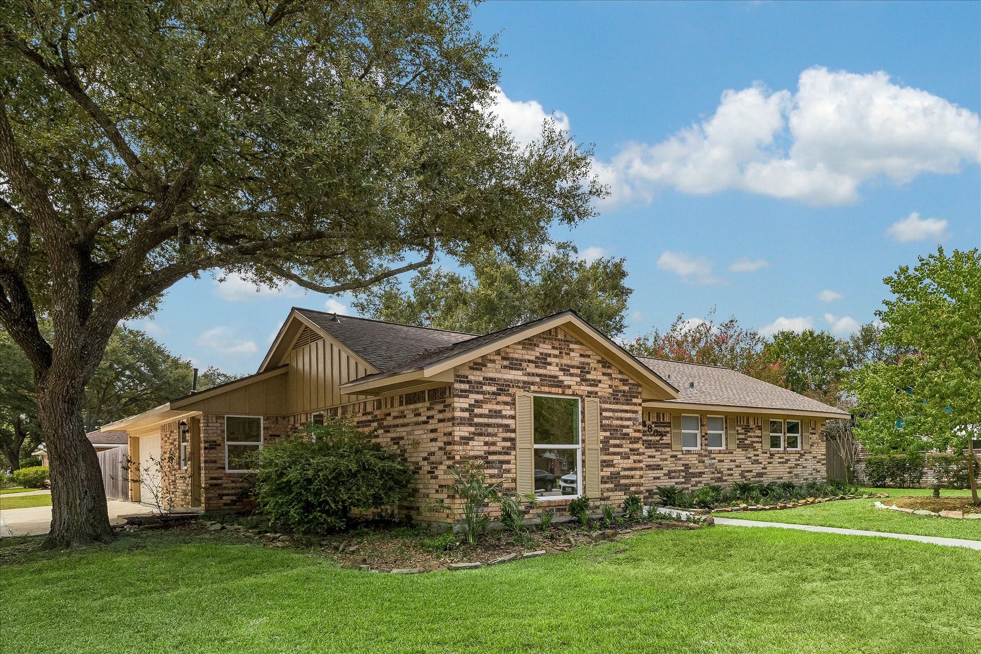4802 Elm Street, Pearland, TX 77581 4802 Elm Street, Pearland, TX 77581