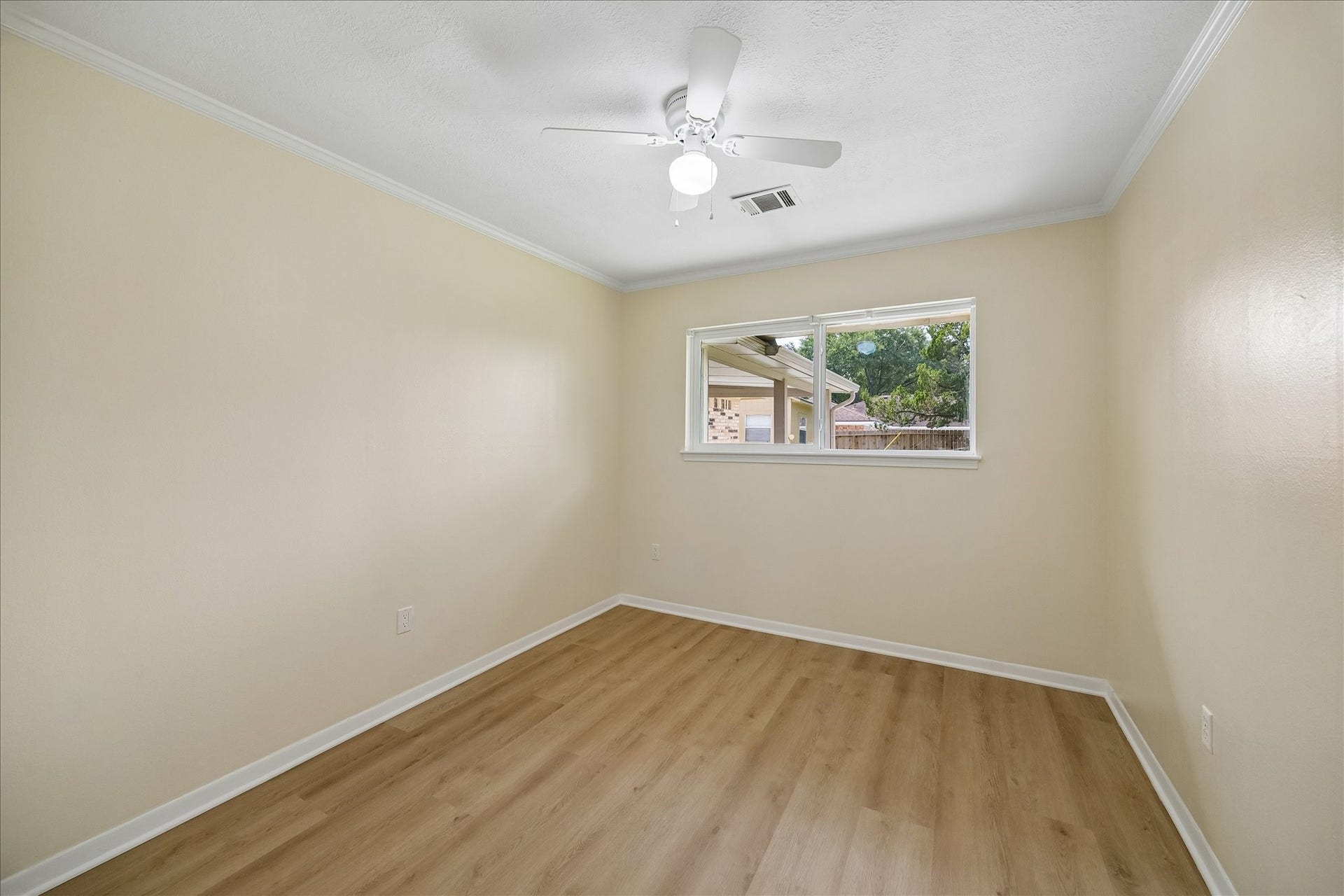4802 Elm Street, Pearland, TX 77581 4802 Elm Street, Pearland, TX 77581