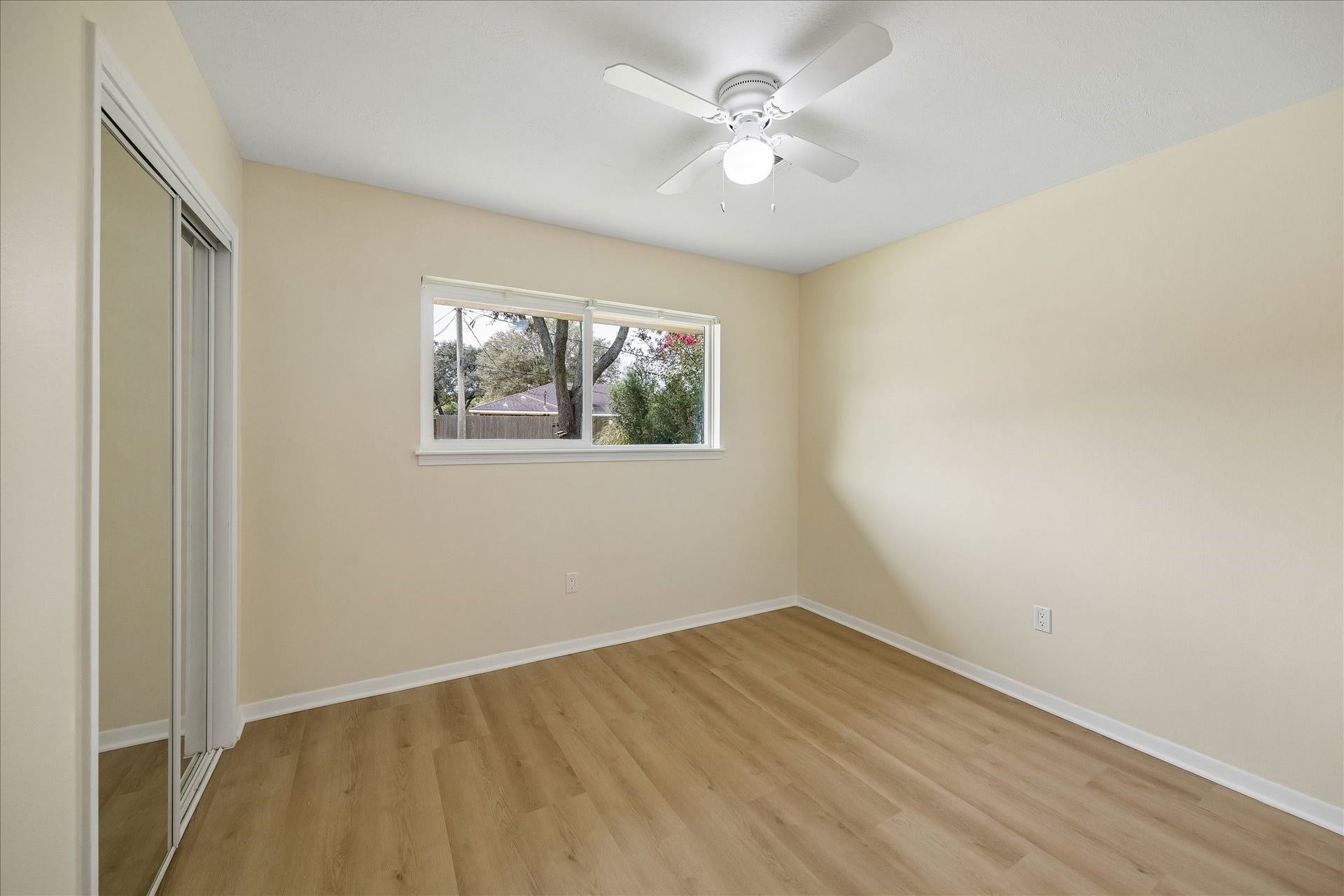 4802 Elm Street, Pearland, TX 77581 4802 Elm Street, Pearland, TX 77581