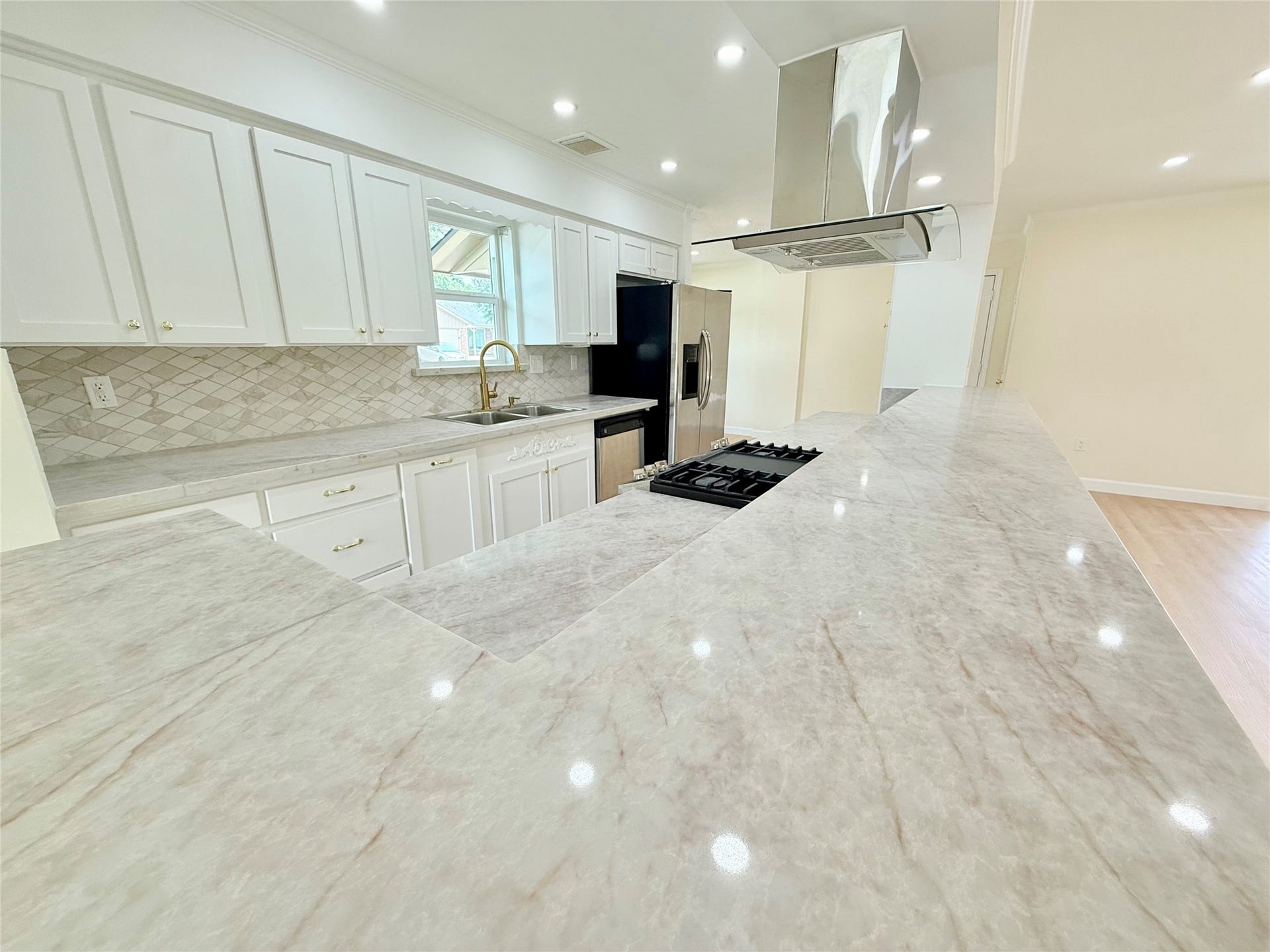 4802 Elm Street, Pearland, TX 77581 4802 Elm Street, Pearland, TX 77581