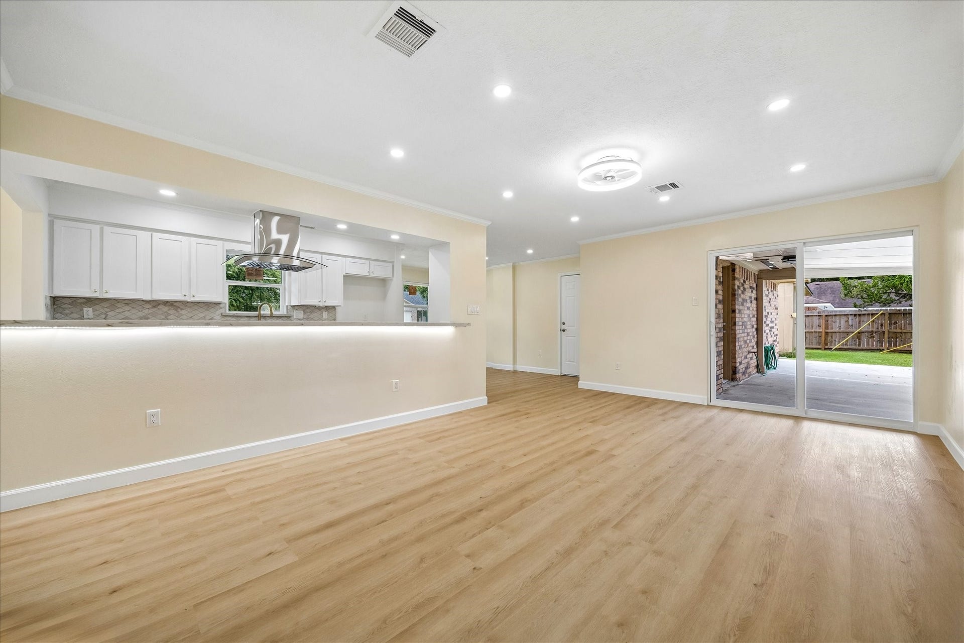 4802 Elm Street, Pearland, TX 77581 4802 Elm Street, Pearland, TX 77581