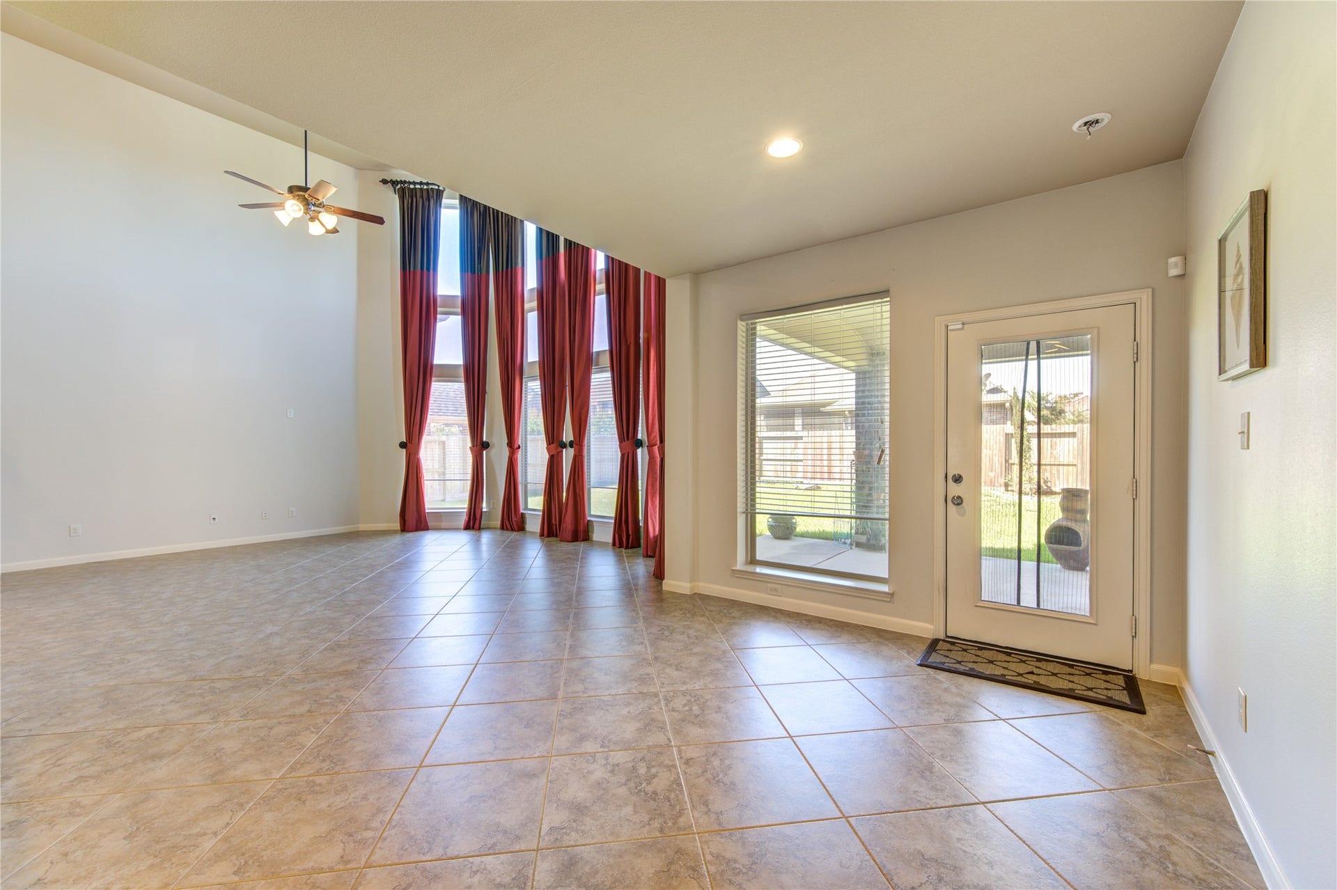 Open concept breakfast and living areas close to the kitchen.