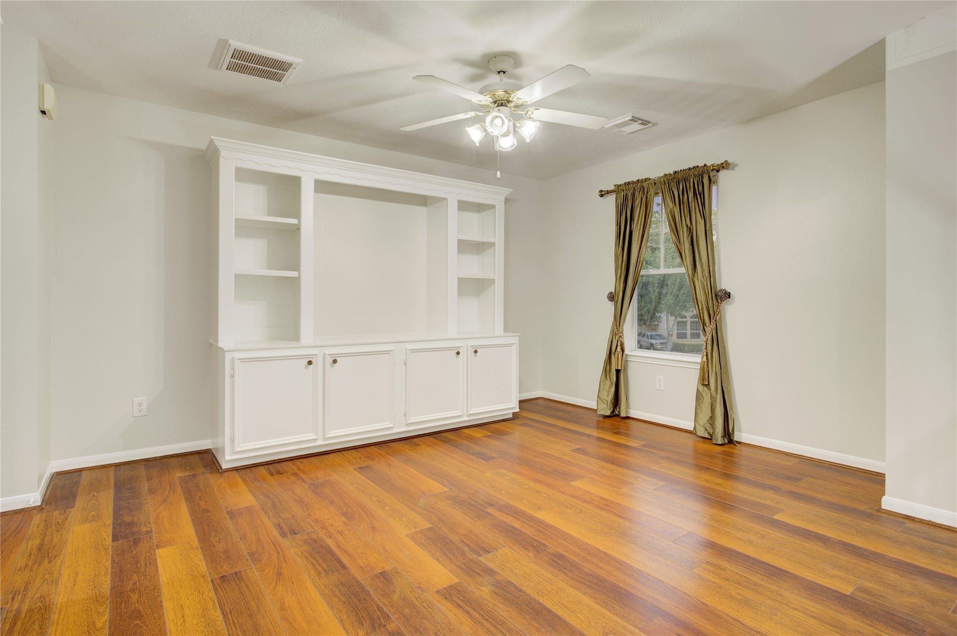 Game room with built-ins