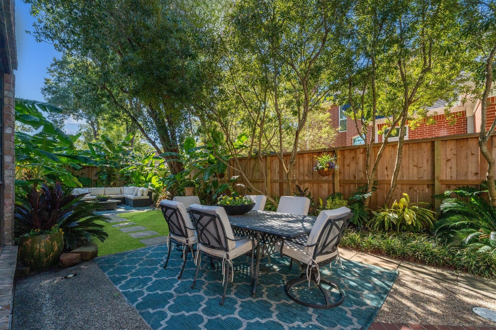 11823 Parkriver Drive, Houston, TX 77070